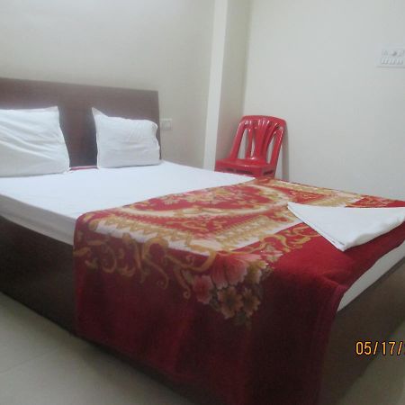 Sri Sai Ganesh Lodge Hyderabad Eksteriør billede