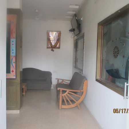 Sri Sai Ganesh Lodge Hyderabad Eksteriør billede