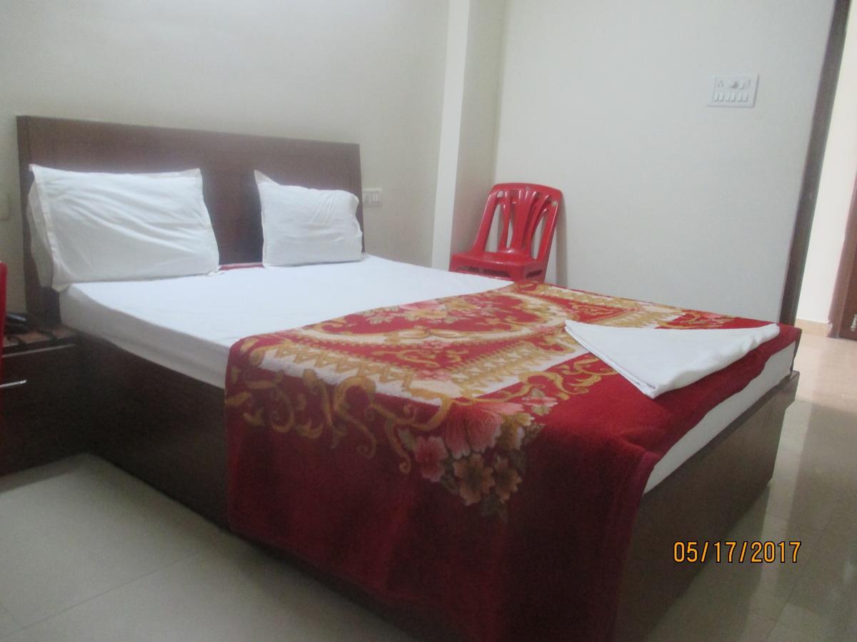 Sri Sai Ganesh Lodge Hyderabad Eksteriør billede