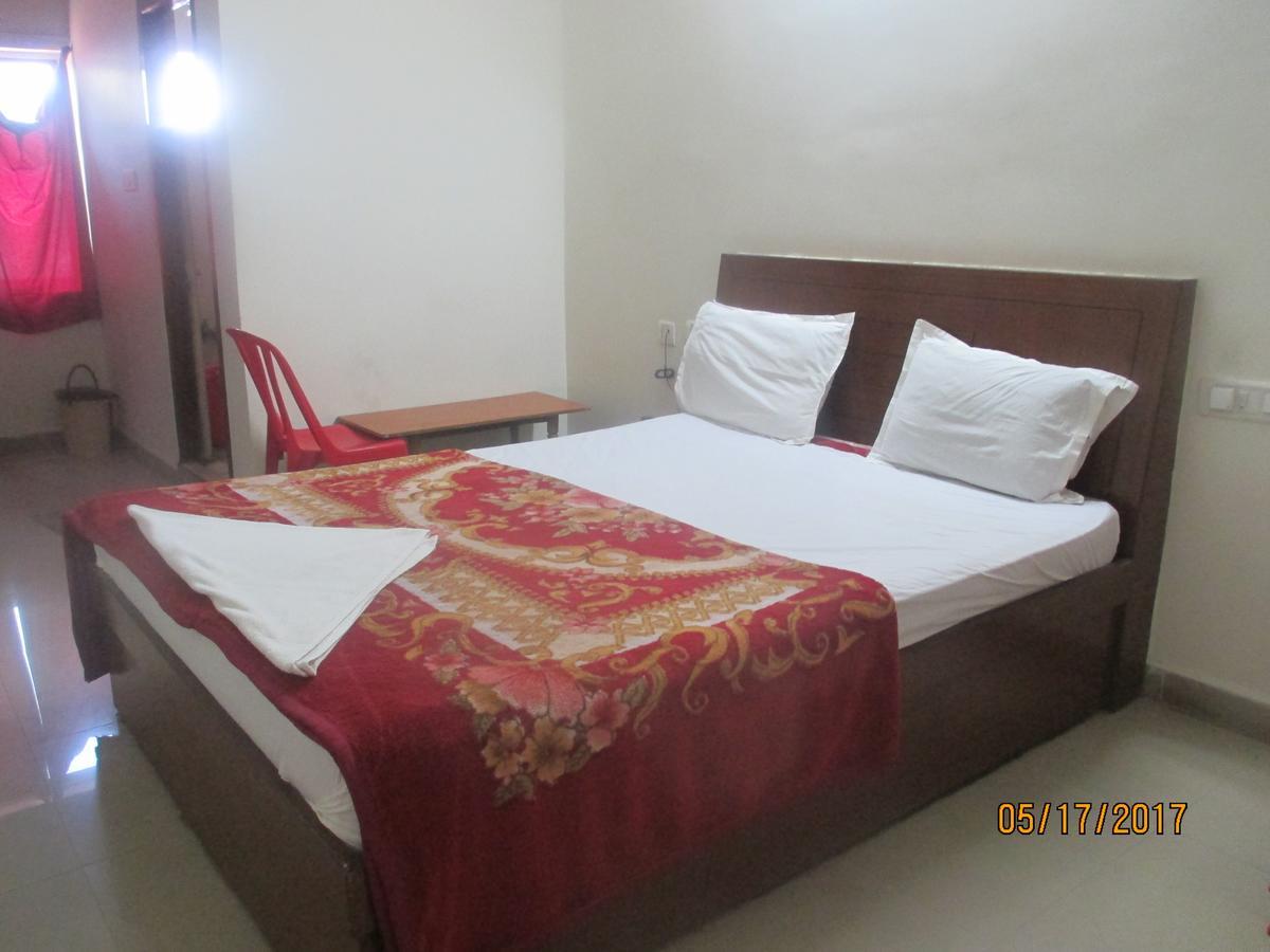 Sri Sai Ganesh Lodge Hyderabad Eksteriør billede