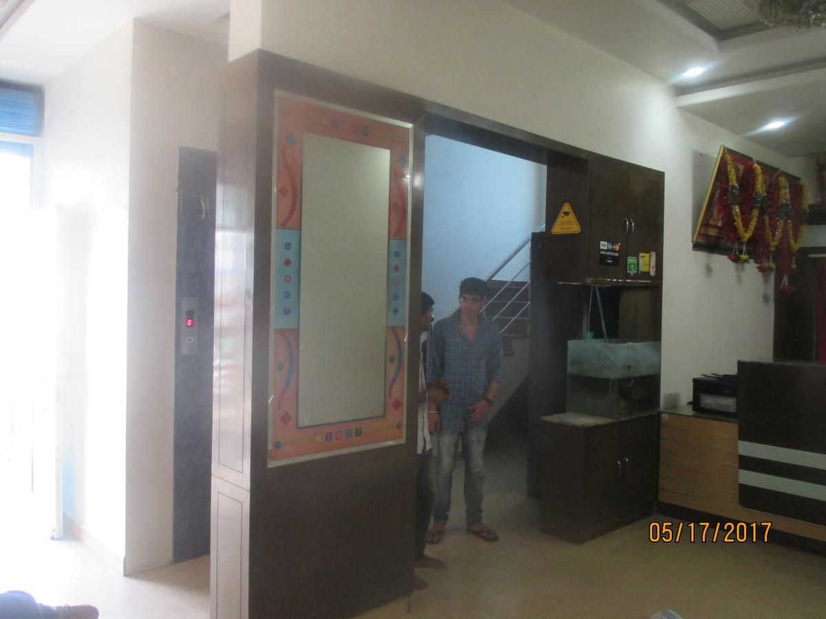 Sri Sai Ganesh Lodge Hyderabad Eksteriør billede