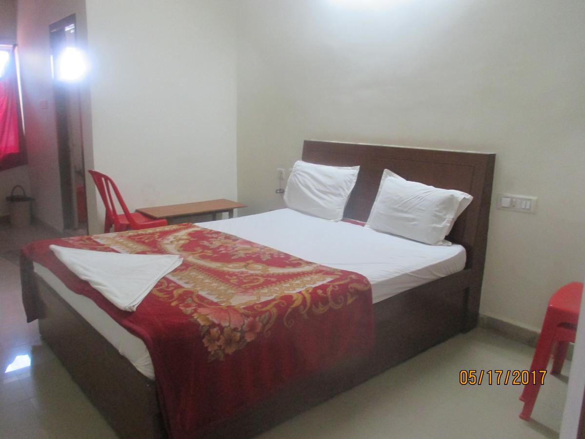 Sri Sai Ganesh Lodge Hyderabad Eksteriør billede