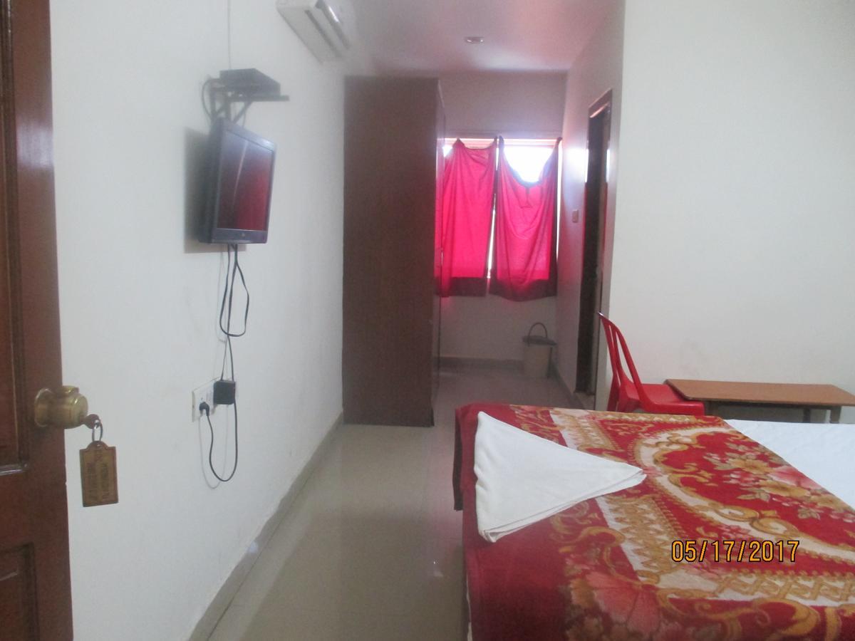 Sri Sai Ganesh Lodge Hyderabad Eksteriør billede